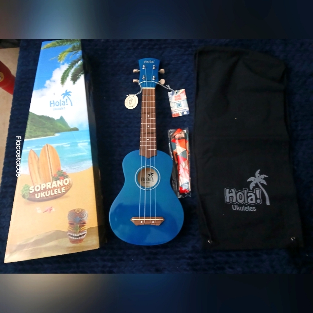*HOLA! 21 SOPRANO UKULELE BUNDLE